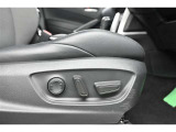 パワーシート搭載。微妙な調整が手軽にでき、ぴったりのポジションで運転することが可能です。