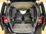 後席をはね上げれば、「もうひとつの荷室」が生まれます。