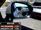 インテリジェントBSW(後側方車両検知警報)死角になりやすい後側方の隣接レーンの車両を検知。ランプが光って運転操作を支援。