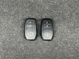 キーを取り出さずにドアを施錠&解錠。クルマの始動も可能です。