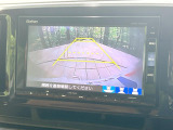 【バックカメラ】駐車時に後方がリアルタイム映像で確認できます。大型商業施設や立体駐車場での駐車時や、夜間のバック時に大活躍!運転スキルに関わらず、今や必須となった装備のひとつです!