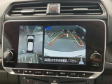 クルマを上から見下ろした状態で表示するアラウンドビューモニター付き。さらにMOD(移動物 検知)機能により、周囲の移動物を検知しディスプレイ表示とブザーで注意を促します。