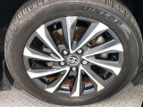 【純正アルミホイール】です!車両デザインに合わせてホイールをデザインしているため、見た目にもカッコイイ!アルミホイール。洗車もラクチンでスチールホイールのように錆ません。