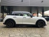 MINI専門のメカニックが、100項目にも上るポイントを徹底的にチェック。交換基準に達した部品があれば、交換整備の後にお客様へご納車致します。