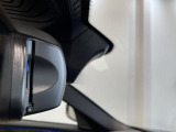 自動防眩機能を備えたルームミラー。ETC車載器を搭載しておりスタイリッシュかつ機能性を兼ね備えております。