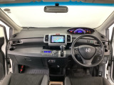 【前方視界】開放的な前方視界!運転がしやすく疲れにくいです♪窓が大きく、見通しがとっても良いおクルマですよ♪