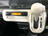 【オートエアコン】一度お好みの温度に設定すれば、車内の温度を検知し風量や温度を自動で調整。暑い&hellip;寒い&hellip;と何度もスイッチ操作をする必要はありません。快適な車内空間には必須の機能ですね♪