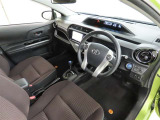 シンプルで使いやすいデザインの運転席です。