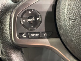 ステアリングにオーディオ操作スイッチが付いています。オーディオ画面に直接タッチしなくても操作が出来ますので、運転に集中できます。