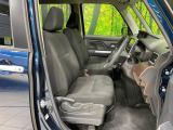 運転席まわりには十分なスペースがあり、大柄な方でもゆったり運転していただける環境です。