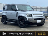 新車時1126.8万円(車両本体価格1033万円、メーカーオプション93.8万円)のお車です。ハクバシルバー、ブラックコントラストルーフのX-DYNAMIC HSEが入庫しました。サイドステップやヘッドアップディスプレイ付です!
