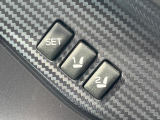 【メモリー機能付きパワーシート】ドライバーごとに設定したシート位置を記憶して、ボタン一つで切り替えできる便利な機能!運転する方が複数名いらっしゃるご家庭におすすめです♪