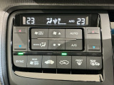 左右独立エアコンなので左右で温度を変えられます。同乗者の方も快適ですね。