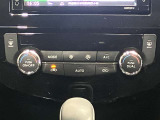 【デュアルオートエアコン】運転席と助手席とそれぞれ温度設定が可能!