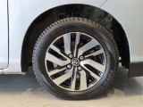 純正のアルミホイール装着車です。タイヤサイズは165/65R14です。