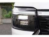 LEDヘッドライトで夜間の視認性も高く、シャープな輝きで安全とスタイルの調和を生み出します。