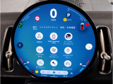 【メーターパネル】最も重要なスピード・メーターとタコ・メーターとを共に同じ位置に最大限の大きさで配置。ドライビング中のドライバーの視線を可能な限り逸らす事無く安心安全なドライビングをしてもらう拘りです