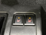 【シートヒーター】寒い日に重宝するシートヒーター!エアコンより早く温まってくれるので寒がりの人も安心ですね♪エアコンの温風は乾燥するから苦手、という方にもをおすすめです。