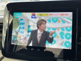 テレビ番組を画面で楽しめる装備です。停車中の休憩時間などに映像を視聴でき、車内で過ごすひとときに便利。表示内容も見やすく、気軽に利用しやすいのが魅力です。