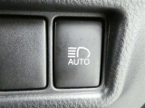 オートマチックハイビームとは、先行車や対向車のライトを認識し、ハイビームとロービームを自動で切り替える機能です。夜道の視界を確保します。詳細は販売店スタッフまでおたずねください。