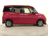 両側パワースライドドア付きだから、狭い駐車スペースなどでの 乗り降りラクラク!小さなお子さまのいるご家庭には嬉しい装備。