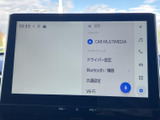画面には設定メニューが表示され、ドライバー設定や共通設定などの項目を確認できます。Bluetooth機器やWi-Fiに関する表示もあり、画面上で必要な項目を選びやすい構成です。