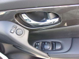 運転席ドア側スイッチ類