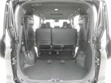 【シートアレンジ可能】ゆとりあるワイドな車内空間は、ドライブを始め買い物やレジャーなど、幅広く活躍します。一人でもみんなとでもお出かけを楽しみましょう!
