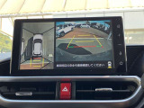 パノラミックビューモニター付きです。車両を上から見たような映像をディスプレイオーディオ画面に表示。運転席からの目視だけでは見にくい、車両周辺の状況をリアルタイムでしっかり確認できます。