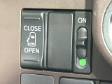 【パワースライドドア】スマートキーや運転席のスイッチでスライドドアの開閉が可能♪電動だから力を入れてドアを開ける必要が無く、小さいお子様でも、重い荷物を持っている時もラクに開け閉めできます♪
