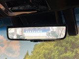 【デジタルインナーミラー】後席の大きな荷物や同乗者で後方が確認しづらい時でも安心!カメラが撮影した車両後方の映像をルームミラー内に表示。クリアな視界で状況の確認が可能です!