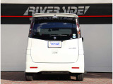 自社工場を3拠点完備しております。重整備やカスタムを始め、ご購入後のお車のメンテナンスも弊社にお任せください。