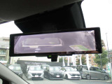 車両後方のカメラ映像をミラー面に映し出すので車内ので状況や天候に左右されずいつでもクリアな後方視界を得られます♪