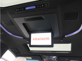 【電動後席モニター】JBLサウンド専用!電動開閉後席フリップダウンモニターです。5.1chサウンド対応、17スピーカーの専用音響システムとなり、人気の装備になります。