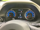 左右のメーターと中央の表示部に情報がまとまり、運転に必要な表示を確認しやすい配置です。速度やシフト位置などをひと目で把握しやすく、日々の運転を支えます。
