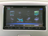 ラジオやSD、USB、Bluetooth Audioなど、音楽を楽しむための選択肢が画面に表示されています。利用したい音源を見つけやすく、日々の移動時間に合わせて切り替えられます。