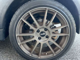 ミニ クーパーSのホイールデザインが外観を引き締めます。タイヤまわりもご確認ください。