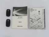 キーを取り出さずにドアを施錠&解錠。クルマの始動も可能です。