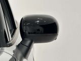 個性を演出するミラーキャップ。デザイン変更をご希望の際は、お気軽にスタッフまでお問い合わせください。