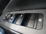 パワーウインドウスイッチ★電動格納機能付きで運転席からドアミラーの角度が調整可能です。電動格納機能付きです♪