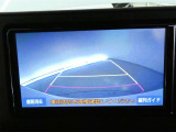 バックガイドモニターで、後方を確認しながら安心して駐車することができます。運転初心者も熟練者も必須の機能ですよ!
