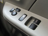 ビジネスカーでも快適装備は外せません。運転席&助手席はパワーウインドウです。(挟み込み防止機能付き)